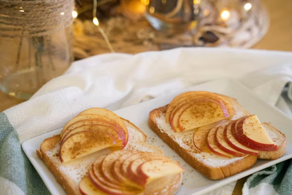 Peanut butter apple toast – easy quick weight loss breakfast under 300 calories